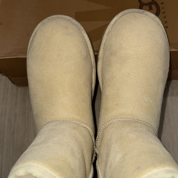 UGG Australia Boots - Picture 5 of 7